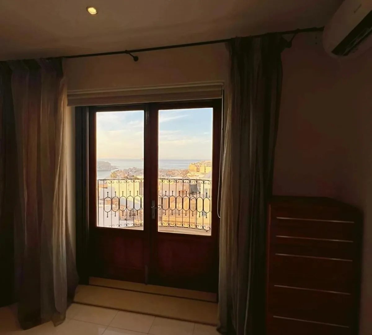 Spacious 4-Bedroom Apartment With Sea View Saint Julian's 0*,